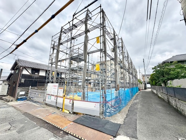 建築中