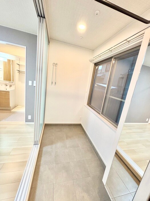 物件内観写真18　(玄関)