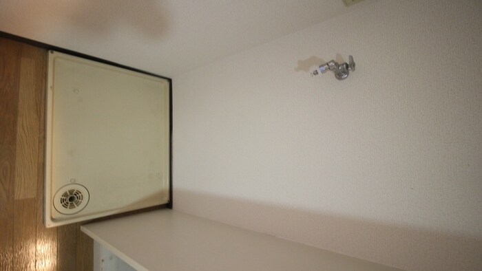 物件内観写真16　(洗濯機置場)