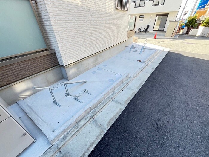 物件外観写真4　(駐輪場)