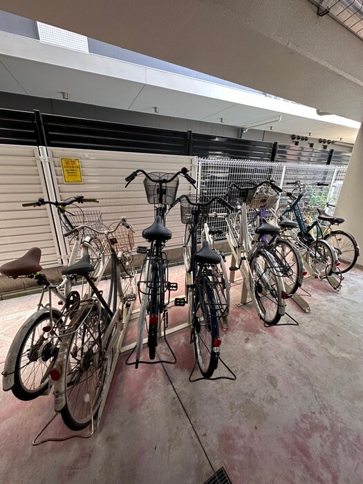 物件外観写真5　(駐輪場)