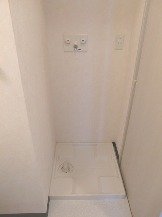 物件内観写真12　(洗濯機置場)