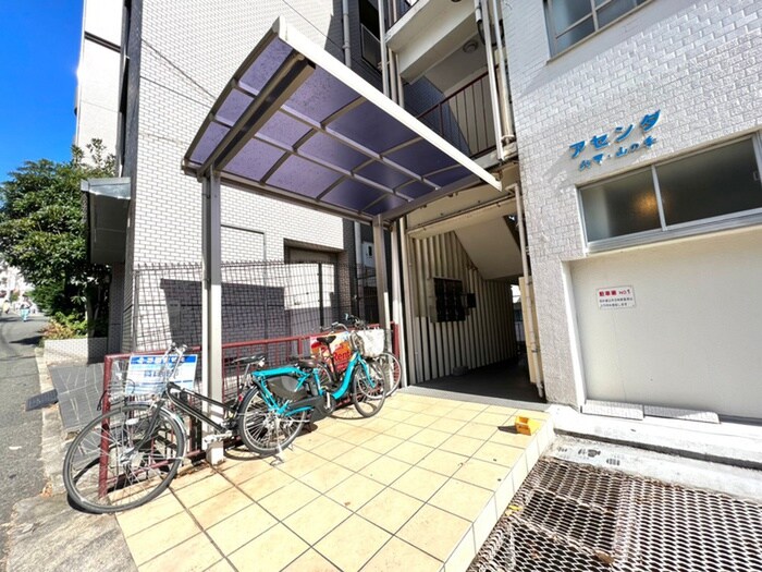 物件外観写真3　(駐輪場)