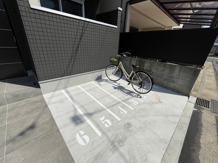 物件外観写真3　(駐輪場)