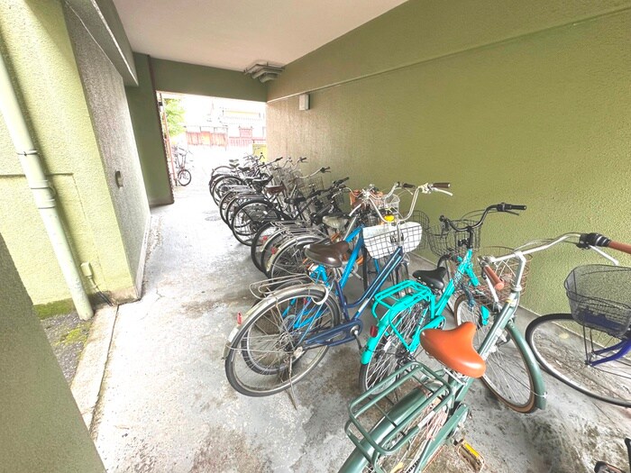 物件外観写真4　(駐輪場)