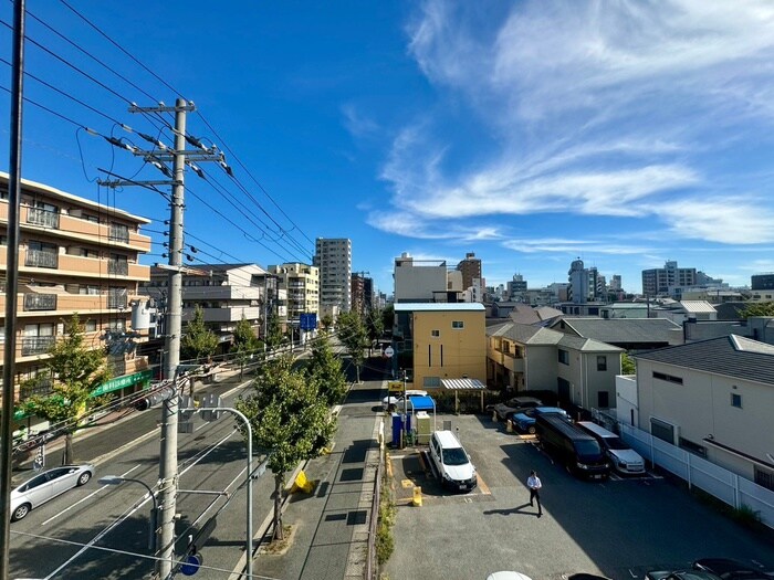 物件内観写真8　(室内からの展望)