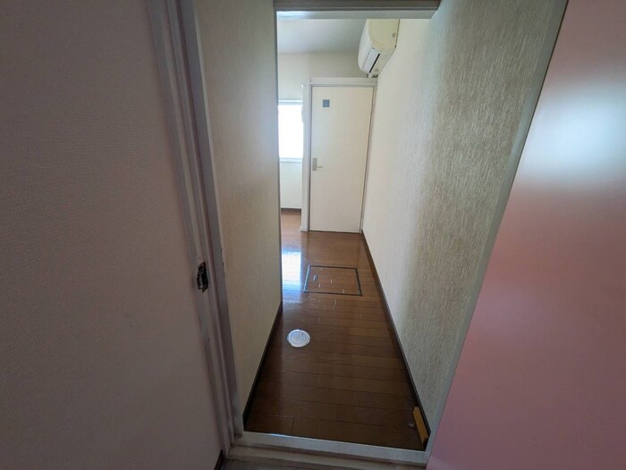 物件内観写真9　(玄関)