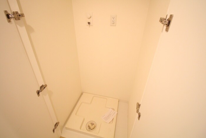 物件内観写真10　(洗濯機置場)