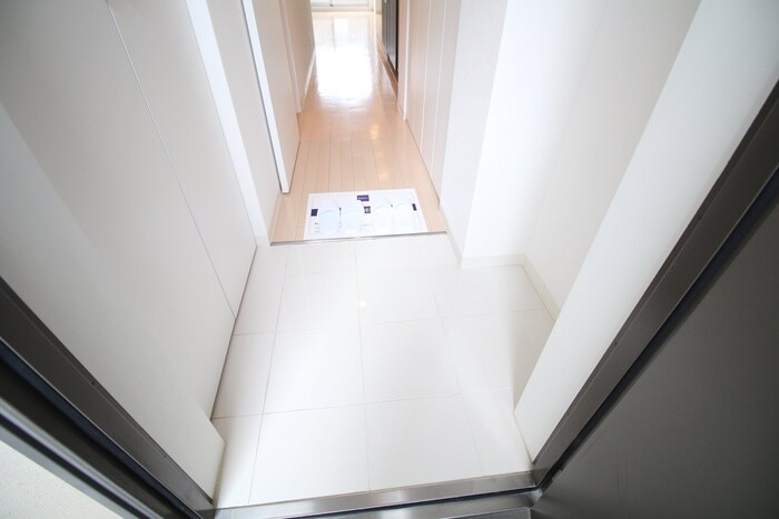 物件内観写真13　(玄関)