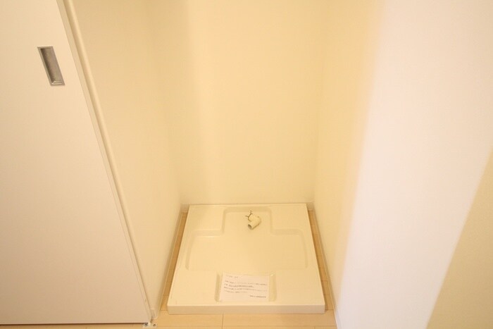 物件内観写真14　(洗濯機置場)