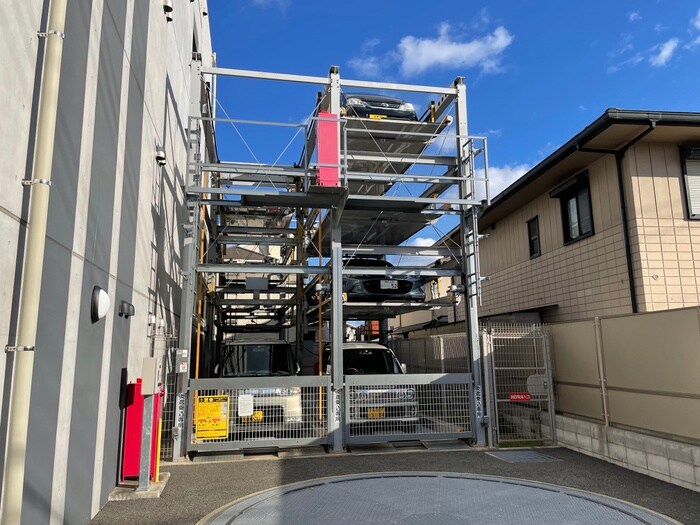 物件外観写真2　(駐車場)