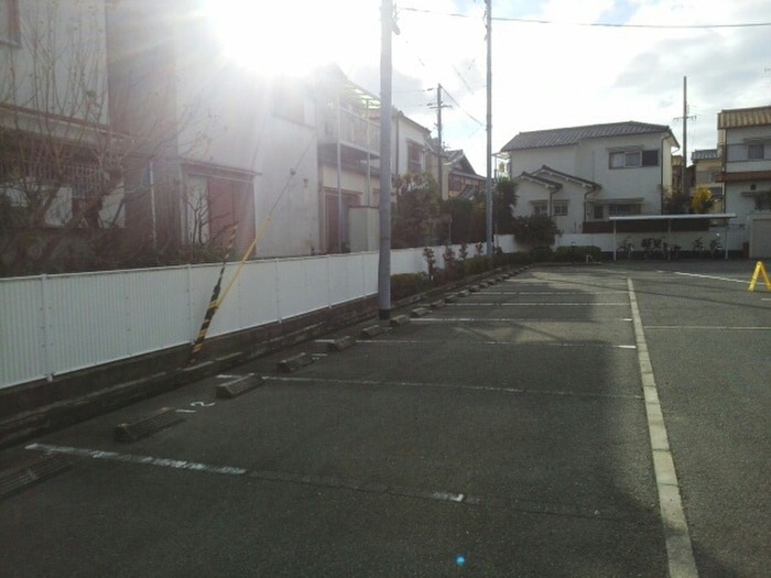 物件外観写真4　(駐車場)