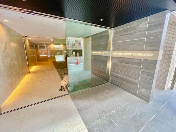 物件外観写真6　(エントランス部分)