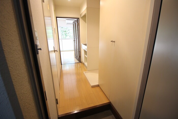 物件内観写真7　(玄関)