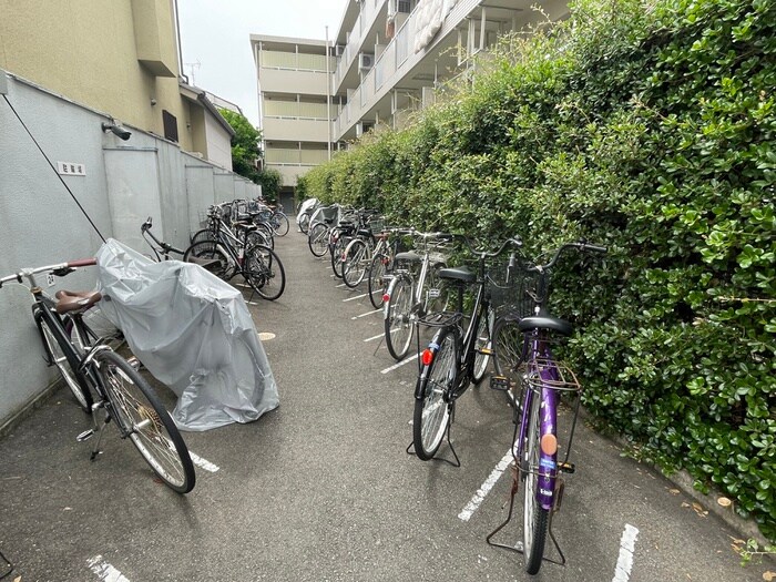 物件外観写真3　(駐輪場)