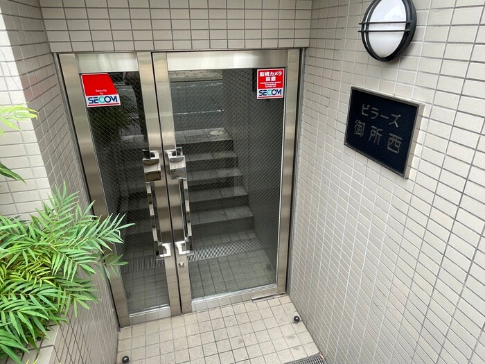 物件外観写真6　(エントランス部分)