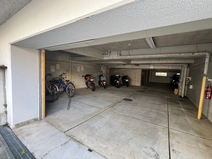 物件外観写真3　(駐輪場)