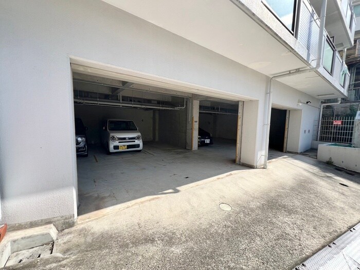 物件外観写真4　(駐車場)