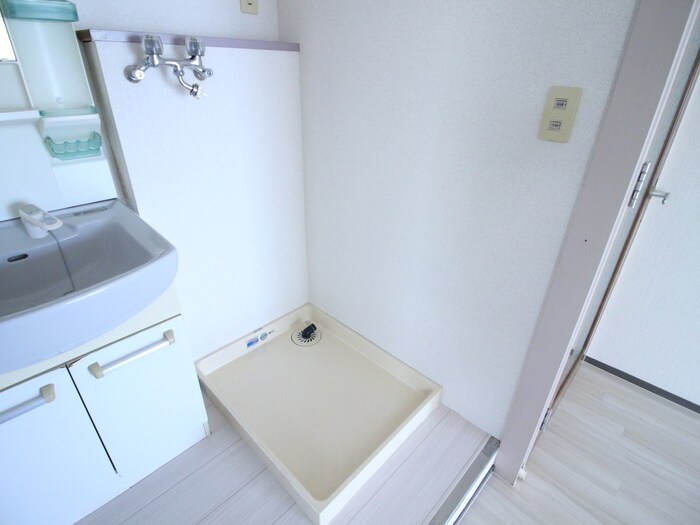 物件内観写真10　(洗濯機置場)