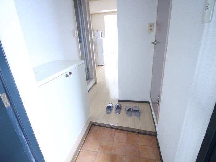 物件内観写真18　(玄関)