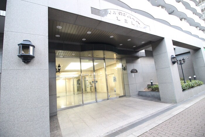 物件外観写真2　(エントランス部分)