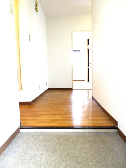 物件内観写真5　(玄関)