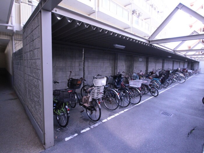 物件外観写真4　(駐輪場)