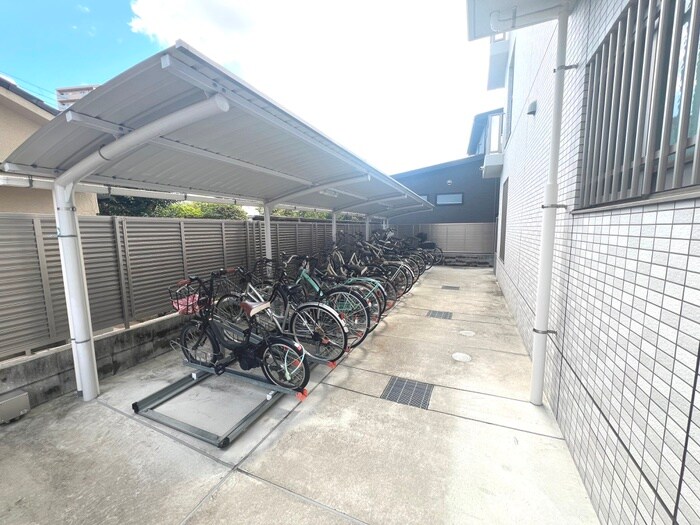 物件外観写真4　(駐輪場)