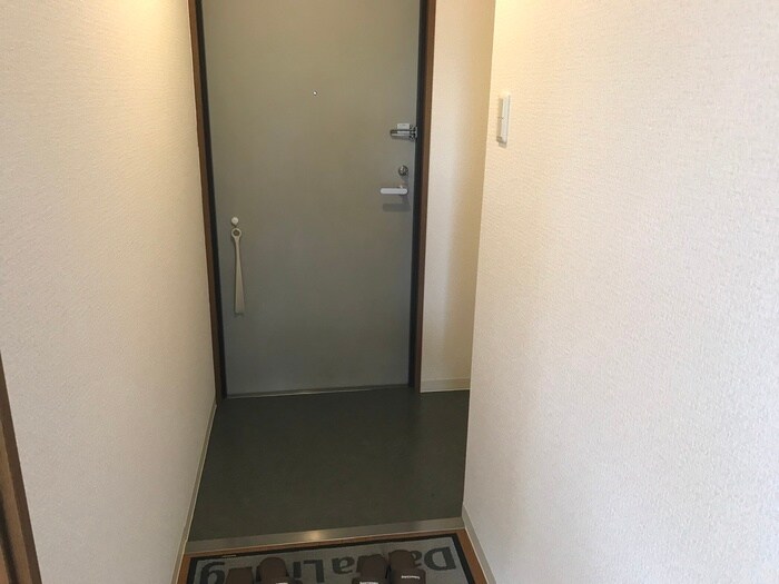物件内観写真7　(玄関)