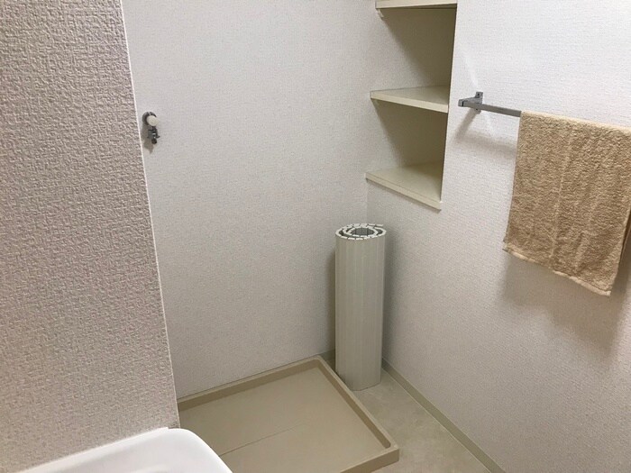 物件内観写真10　(洗濯機置場)