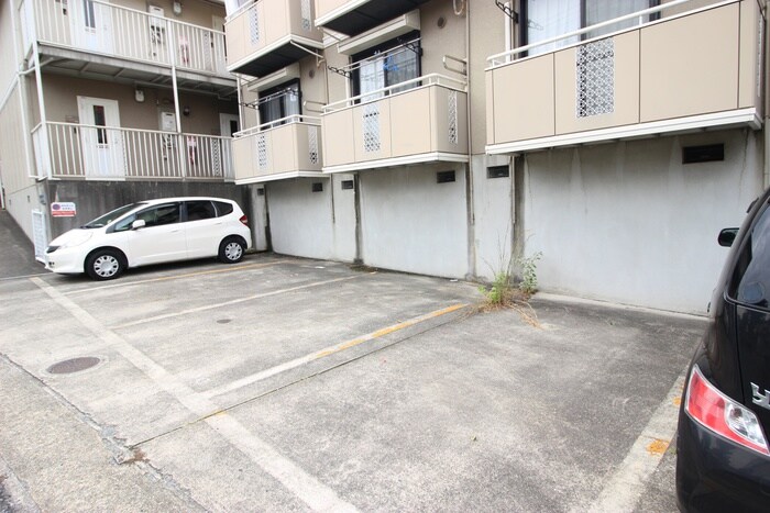 物件外観写真5　(駐車場)
