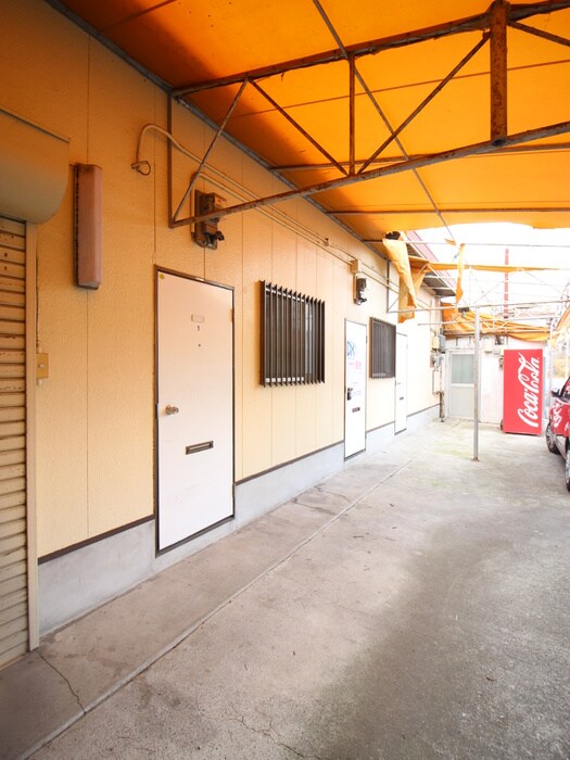 物件外観写真2　(エントランス部分)