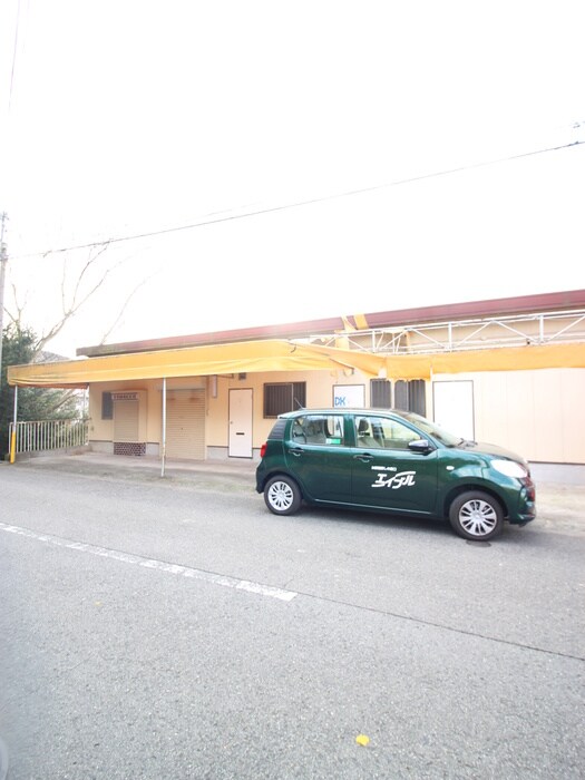 物件外観写真5　(駐車場)