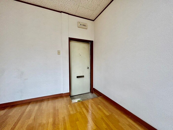 物件内観写真13　(玄関)