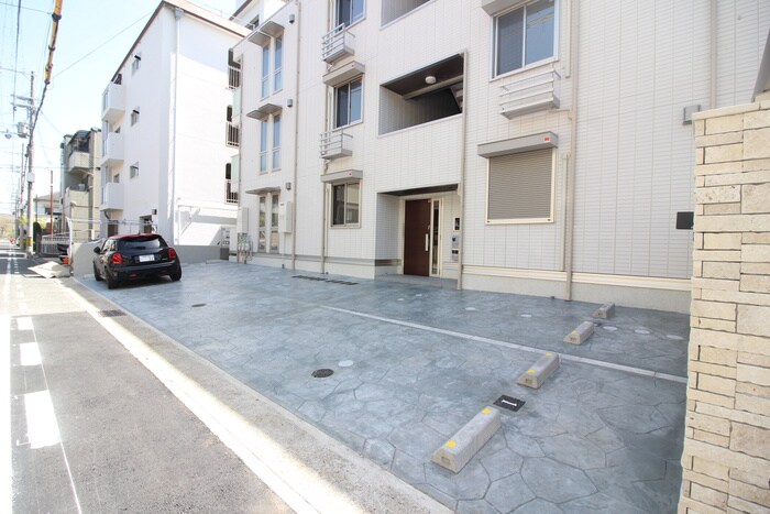 物件外観写真6　(駐車場)