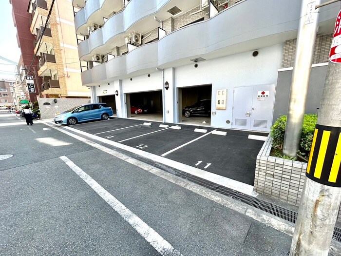 物件外観写真3　(駐車場)