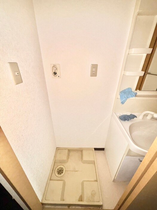 物件内観写真13　(洗濯機置場)