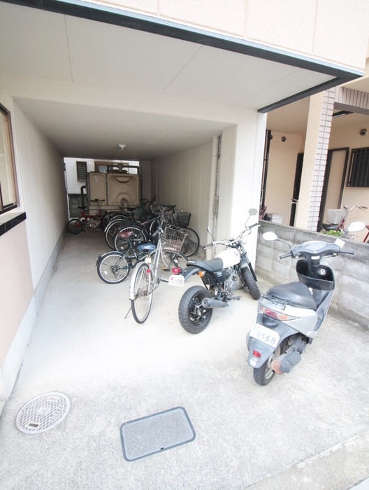 物件外観写真5　(駐輪場)