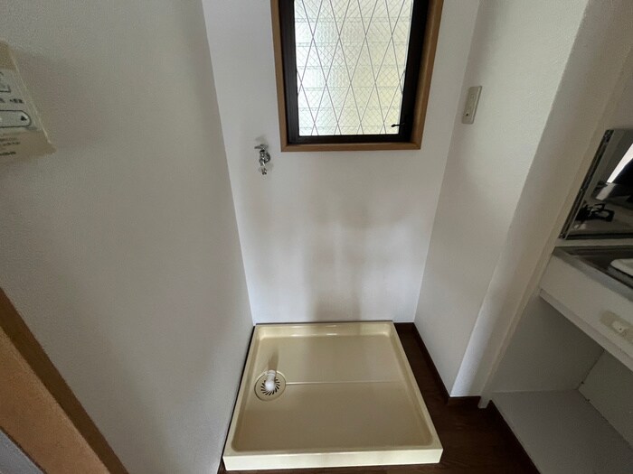 物件内観写真18　(洗濯機置場)