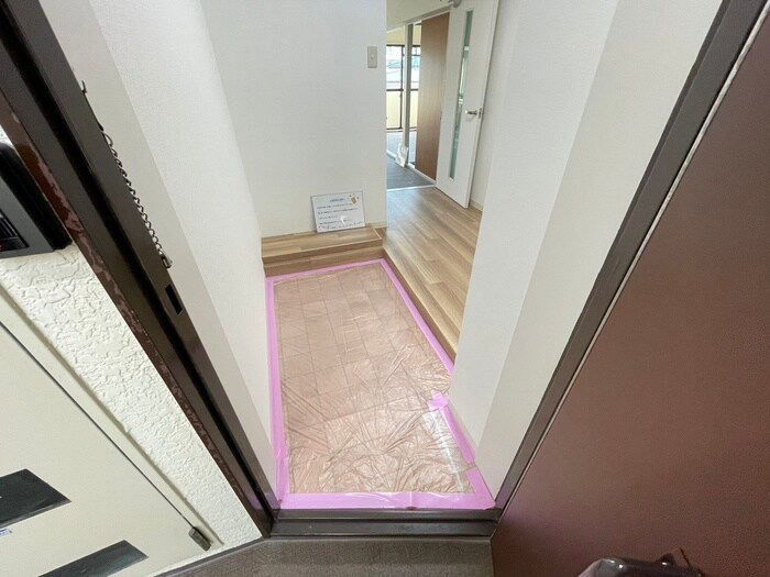 物件内観写真7　(玄関)
