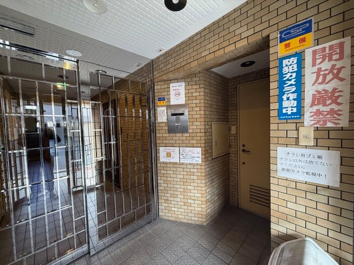 物件外観写真3　(エントランス部分)