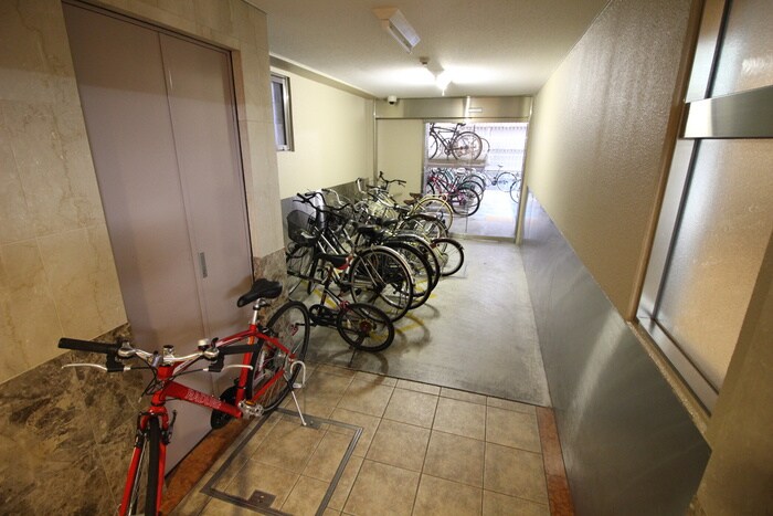 物件外観写真5　(駐輪場)