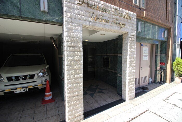 物件外観写真6　(エントランス部分)