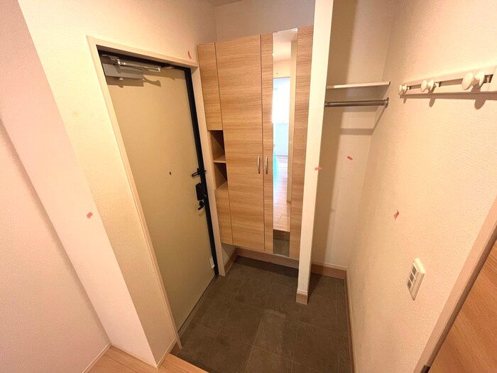 物件内観写真14　(玄関)