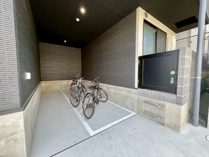 物件外観写真5　(駐車場)