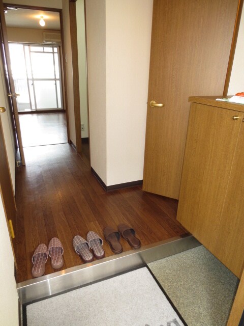 物件内観写真7　(玄関)