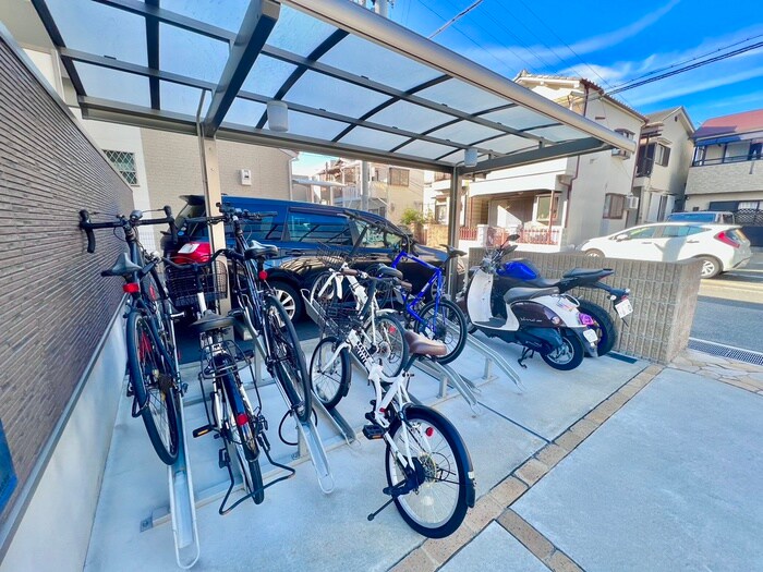 物件外観写真4　(駐輪場)
