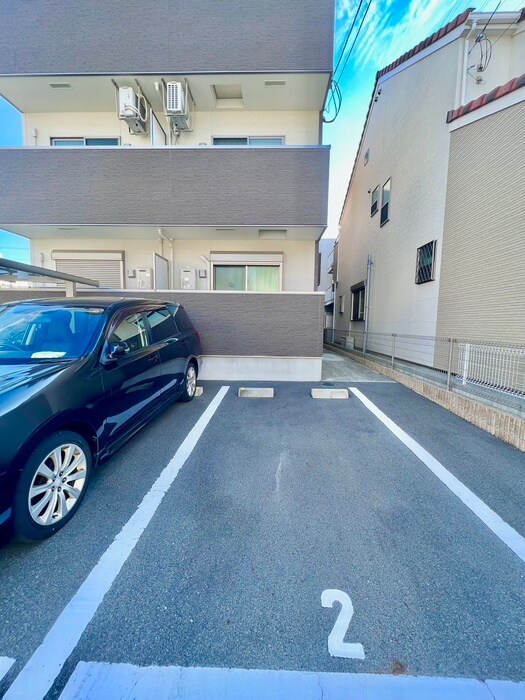 物件外観写真6　(駐車場)