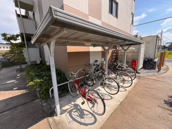 物件外観写真6　(駐輪場)