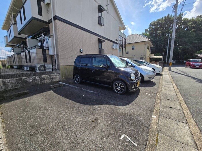物件外観写真4　(駐車場)